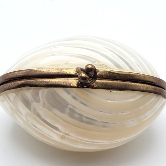 Antique Victorian Mother of Pearl Shell Trinket Box Brass Hinged Jewelry Holder - Picture 3 of 9